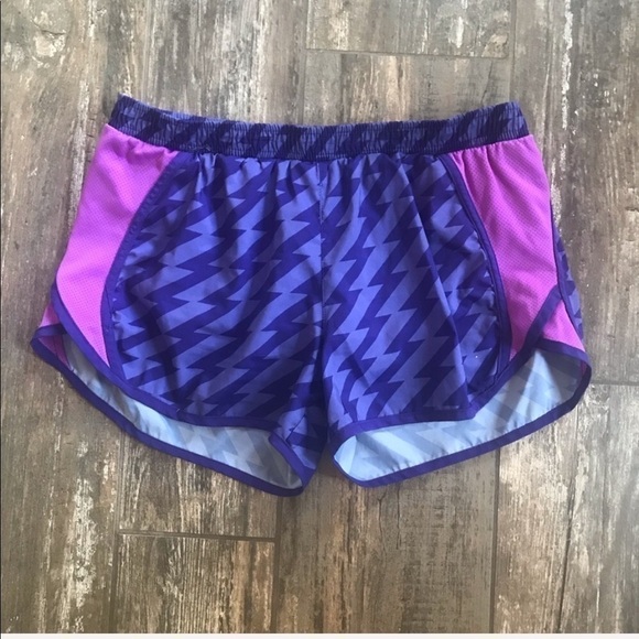 Old Navy lined active performance shorts size medium - Picture 2 of 6